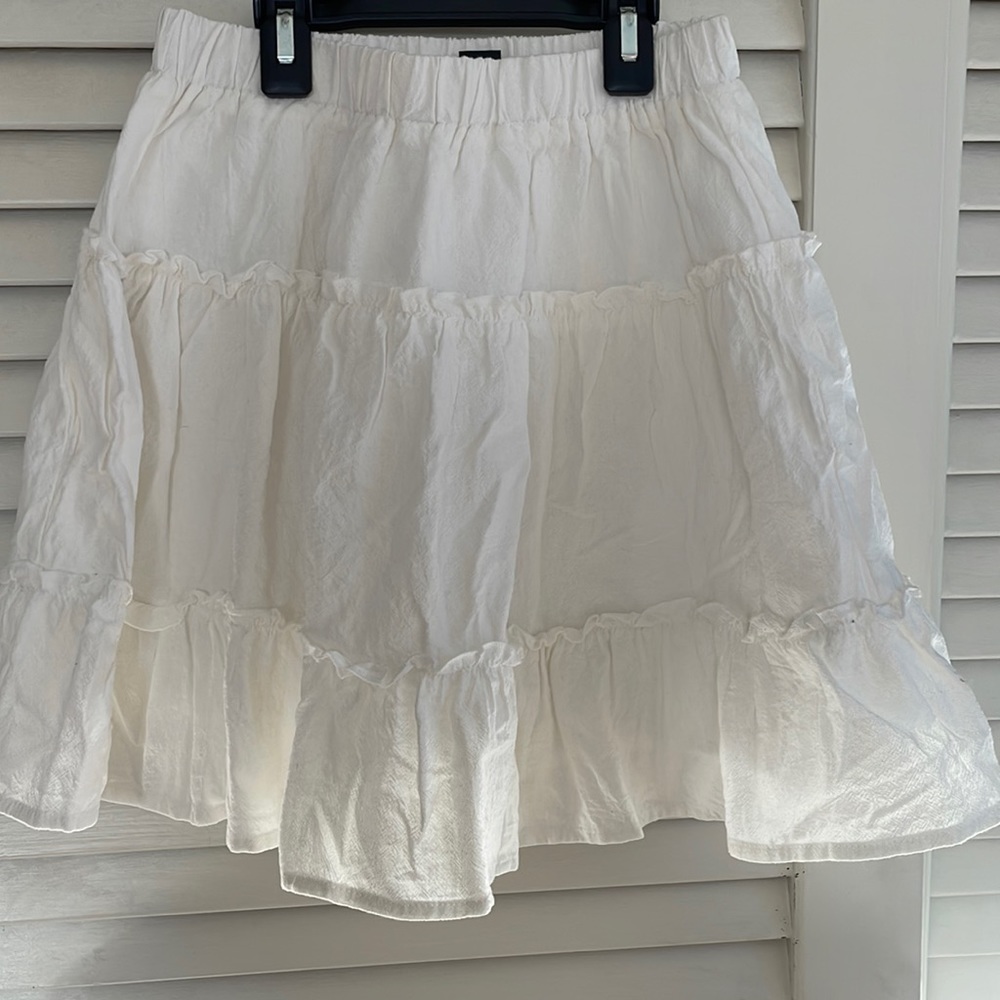 White flowey skirt
